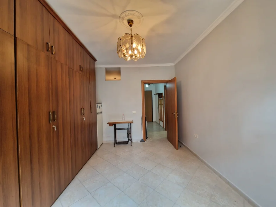 Tirane, shitet apartament 2+1 Kati 1, 93 m² 145.000 € (Astir)