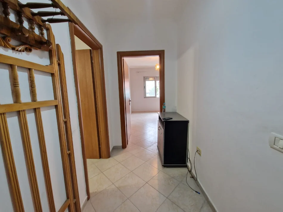 Tirane, shitet apartament 2+1 Kati 1, 93 m² 145.000 € (Astir)