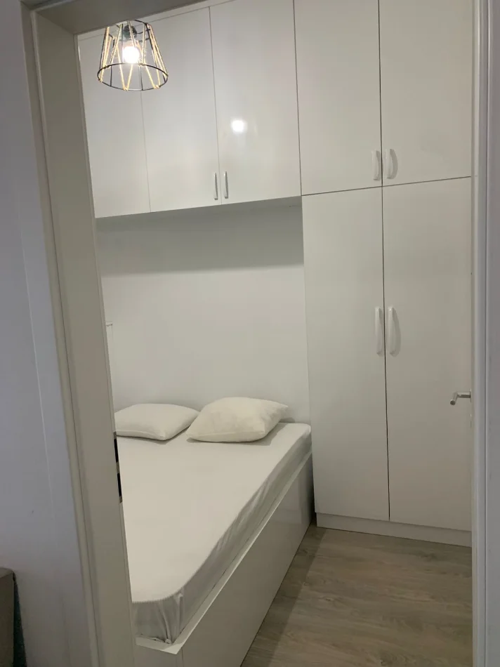 Tirane, jepet me qera apartament 1+1 Kati 5, 370 € (Ali Demi)