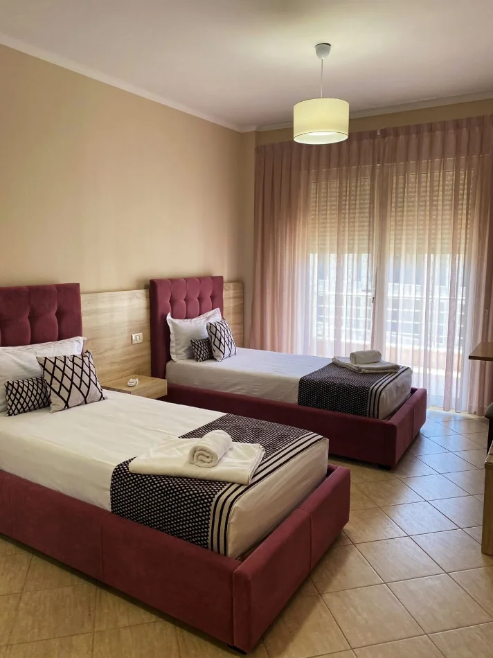 Vlore, shitet hotel , 2.919 m² 6.000.000 € (PORTI I JAHTEVE, RADHIMË(530581007-206))