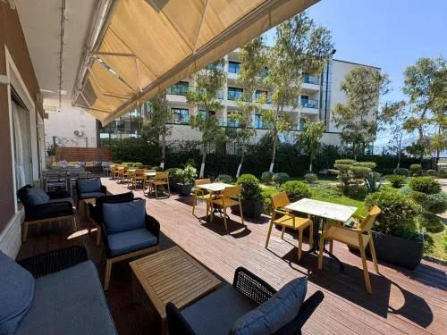 Vlore, shitet hotel , 2.919 m² 6.000.000 € (PORTI I JAHTEVE, RADHIMË(530581007-206))