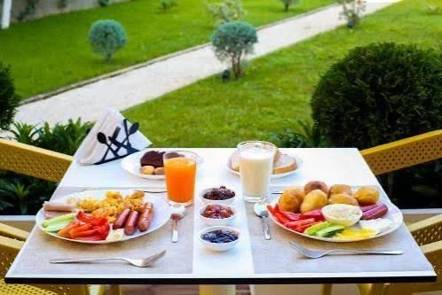 Vlore, shitet hotel , 2.919 m² 6.000.000 € (PORTI I JAHTEVE, RADHIMË(530581007-206))