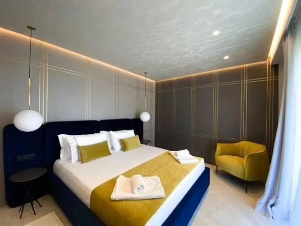 Vlore, shitet hotel , 2.919 m² 6.000.000 € (PORTI I JAHTEVE, RADHIMË(530581007-206))