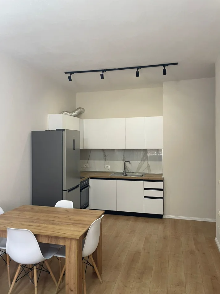 Tirane, jepet me qera apartament 2+1 Kati 7, 75 m² 500 € (5 MAJI)