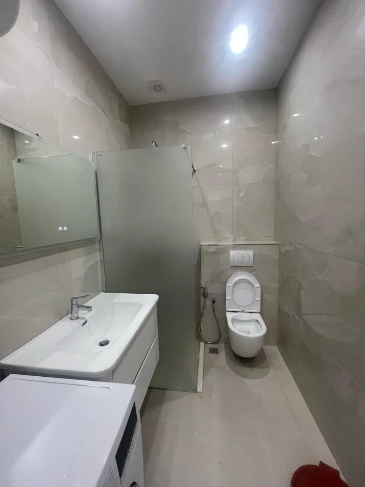 Durres, jepet me qera apartament 1+1+Ballkon Kati 5, 82 m² 300 € (stadiumi)