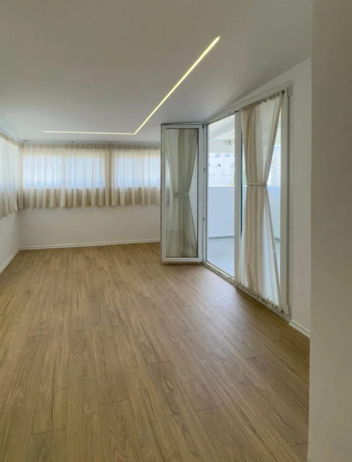 Tirane, shitet apartament 1+1+Ballkon Kati 5, 73 m² 112.500 € (Fresku)