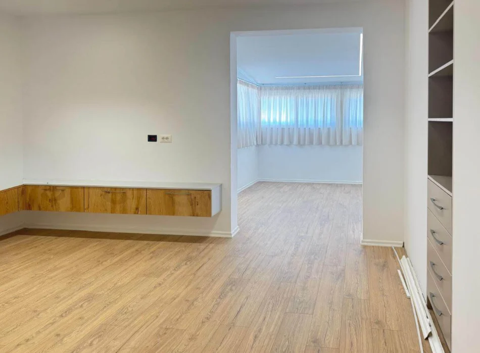 Tirane, shitet apartament 1+1+Ballkon Kati 5, 73 m² 112.500 € (Fresku)