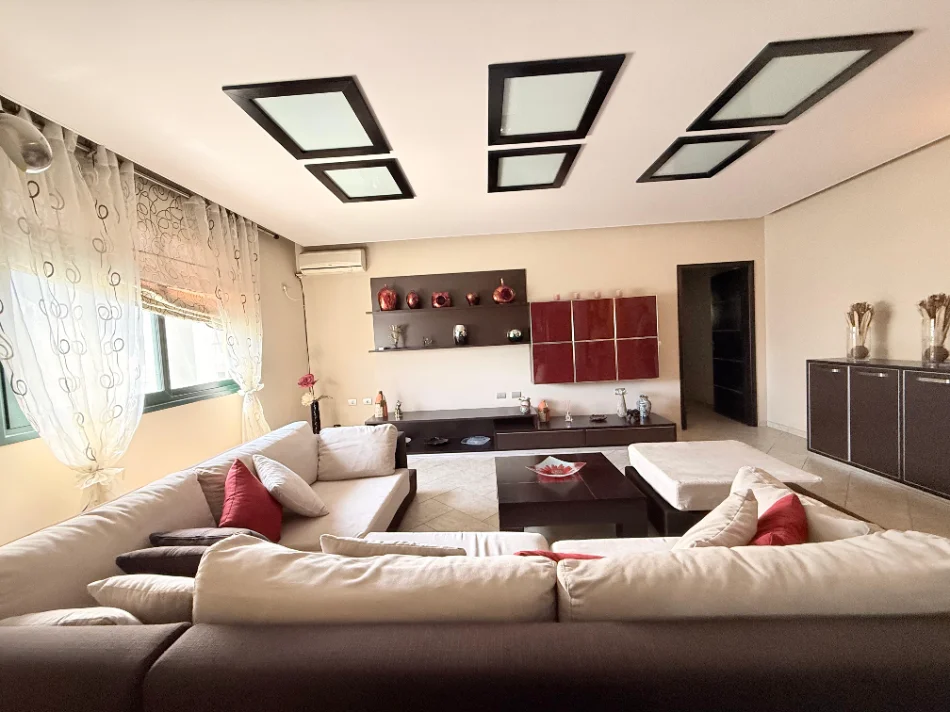 Vlore, jepet me qera apartament 2+1 Kati 5, 80 m² 500 € (VLORE)