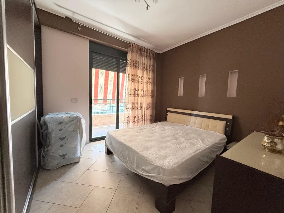 Vlore, jepet me qera apartament 2+1 Kati 5, 80 m² 500 € (VLORE)