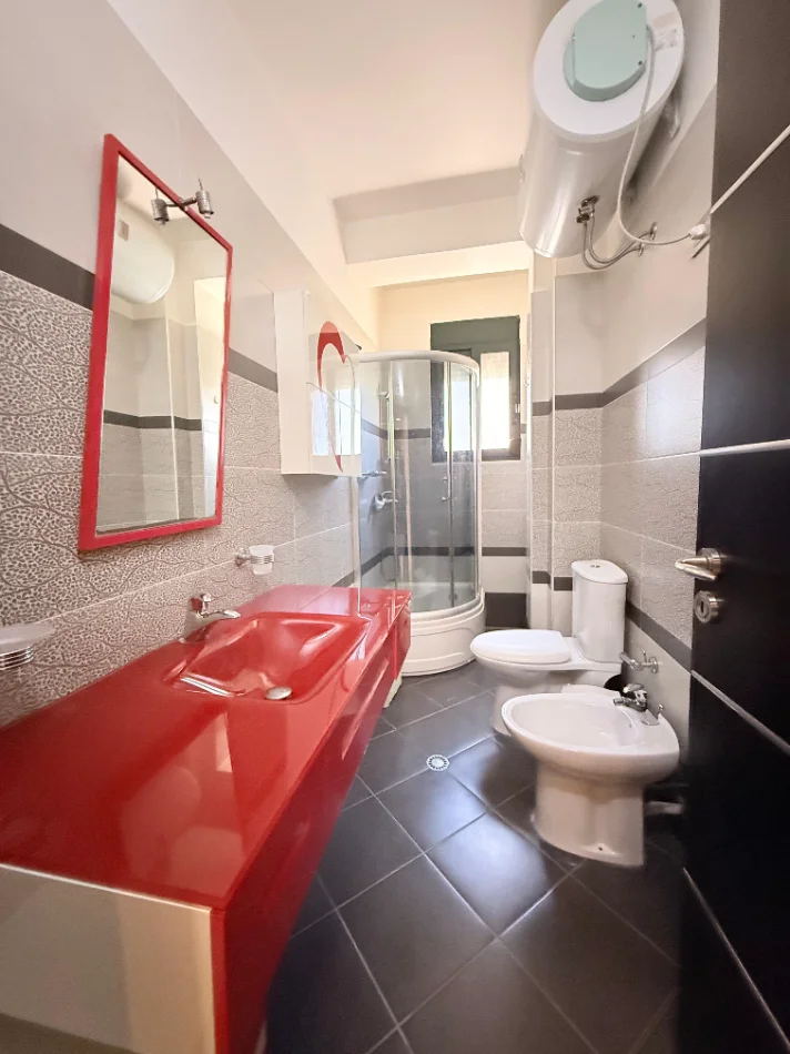 Vlore, jepet me qera apartament 2+1 Kati 5, 80 m² 500 € (VLORE)