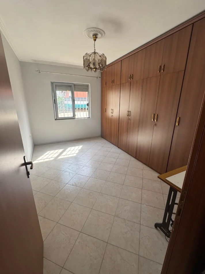 Tirane, shitet apartament 2+1+Ballkon Kati 1, 92 m² 145.000 € (Astir)