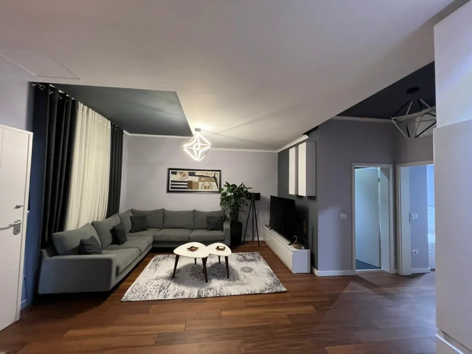 Tirane, jepet me qera apartament 2+1+Aneks+Ballkon Kati 0, 146 m² 650 € (Liqeni i Thate)