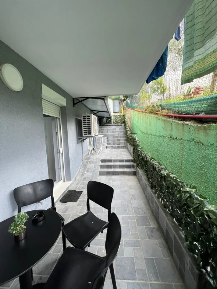 Tirane, jepet me qera apartament 2+1+Aneks+Ballkon Kati 0, 146 m² 650 € (Liqeni i Thate)