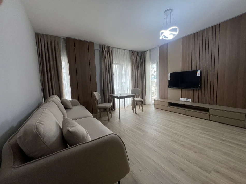 Tirane, jepet me qera apartament 1+1 Kati 7, 70 m² 700 € (Zogu i Zi)
