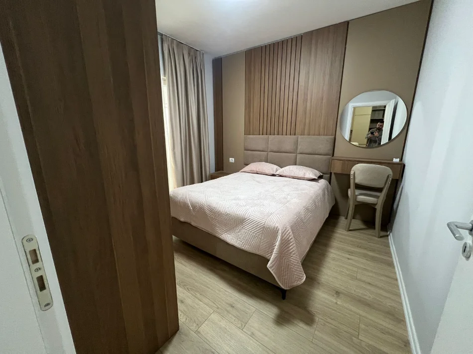 Tirane, jepet me qera apartament 1+1 Kati 7, 70 m² 700 € (Zogu i Zi)