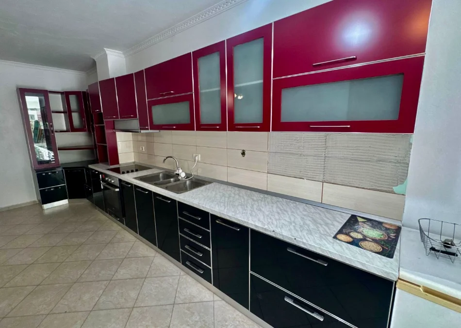 Tirane, shitet 2+1 Kati 1, 94 m² 145.000 € (astir 2 palmat)