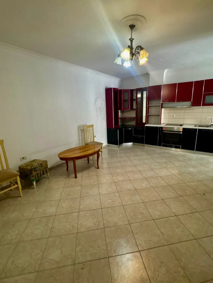 Tirane, shitet 2+1 Kati 1, 94 m² 145.000 € (astir 2 palmat)