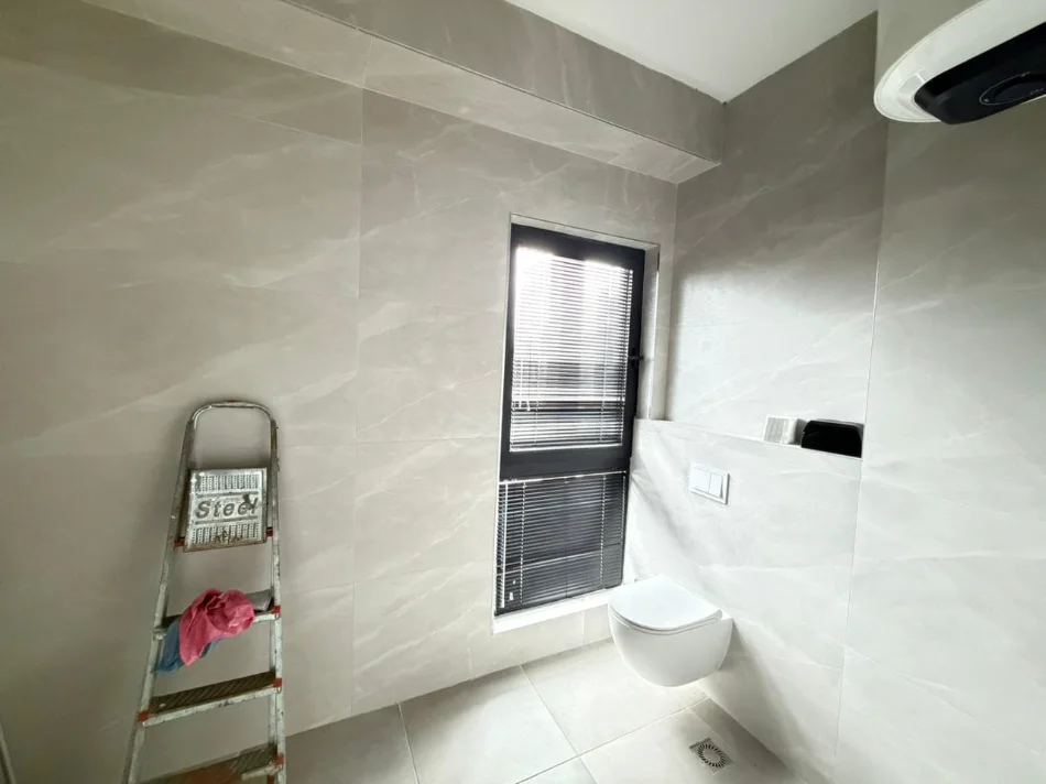 Tirane, jepet me qera zyre Kati 7, 124 m² 1.000 € (garden bilding residenc)
