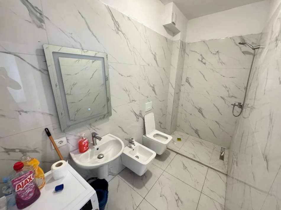 Tirane, jepet me qera apartament 2+1 Kati 6, 500 € (PASKUQAN)