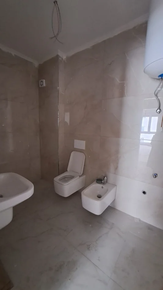 Tirane, jepet me qera apartament 2+1+Ballkon Kati 4, 100 m² 400 € (Kompleksi “Vila L”, Astir)