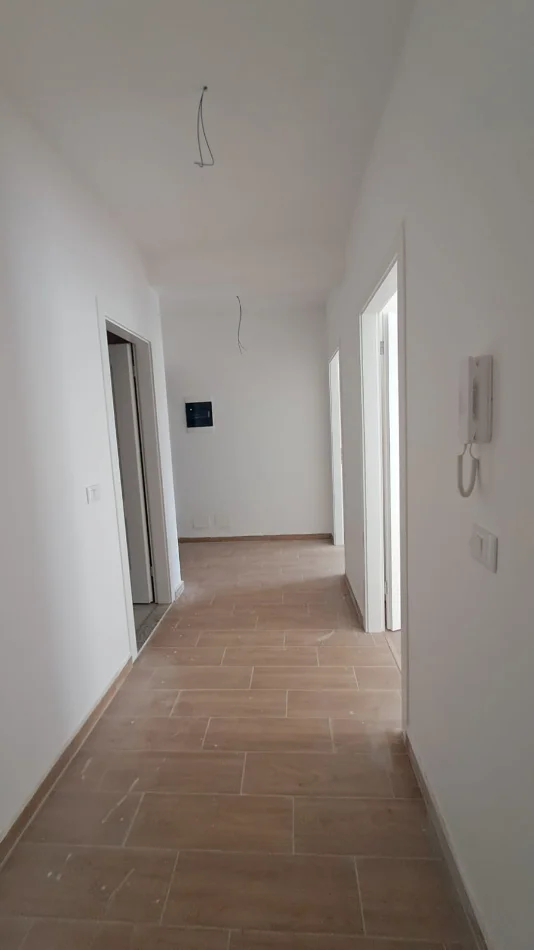 Tirane, jepet me qera apartament 2+1+Ballkon Kati 4, 100 m² 400 € (Kompleksi “Vila L”, Astir)