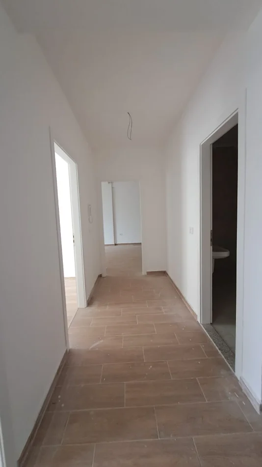 Tirane, jepet me qera apartament 2+1+Ballkon Kati 4, 100 m² 400 € (Kompleksi “Vila L”, Astir)