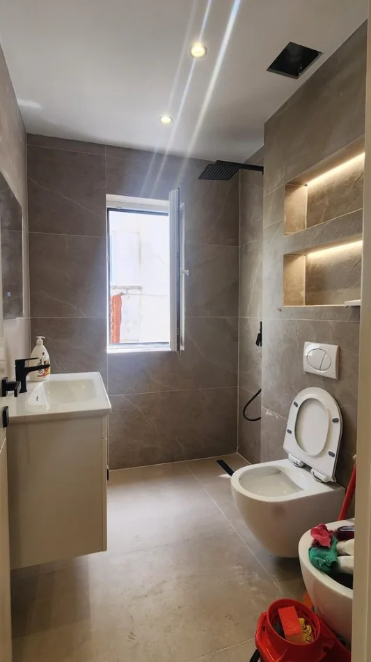 Tirane, shitet apartament 1+1 Kati 4, 65 m² 150.000 € (mine peza)