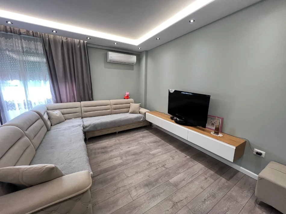 Tirane, jepet me qera apartament 2+1 Kati 11, 120 m² 800 € (Fusha Aviacionit)