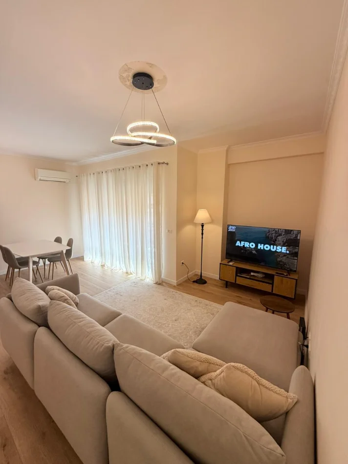 Tirane, jepet me qera apartament 2+1+Ballkon Kati 3, 90 m² 1.000 € (Kompleksi Delijorgji)
