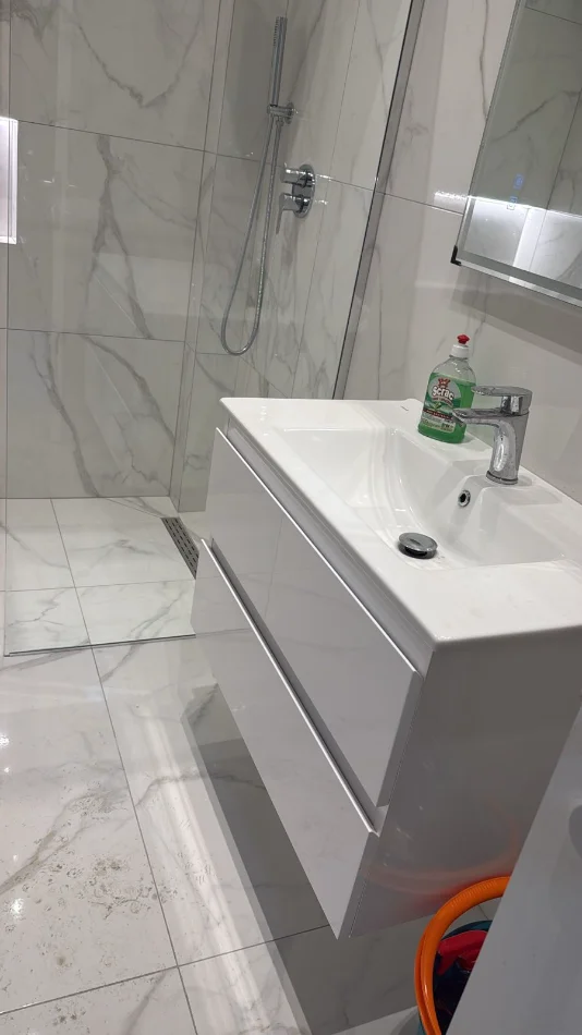 Tirane, jepet me qera apartament 1+1 Kati 3, 600 € 