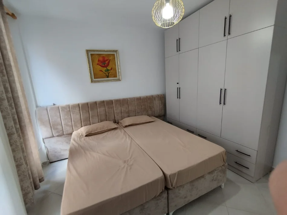Tirane, jepet me qera apartament 1+1 Kati 3, 60 m² 450 € (rruga 5 maji)