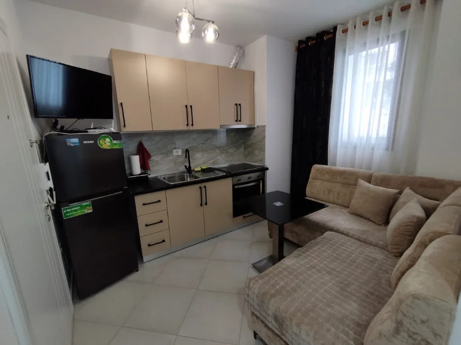 Tirane, jepet me qera apartament 1+1 Kati 3, 60 m² 450 € (rruga 5 maji)