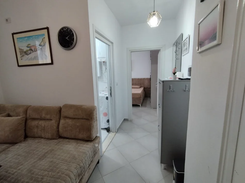 Tirane, jepet me qera apartament 1+1 Kati 3, 60 m² 450 € (rruga 5 maji)