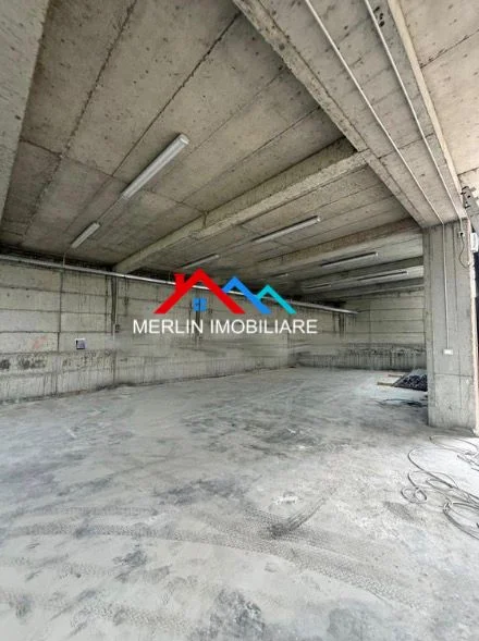 Tirane, jepet me qera ambjent biznesi Kati 0, 205 m² 1.300 € (PEZE-HELMES)