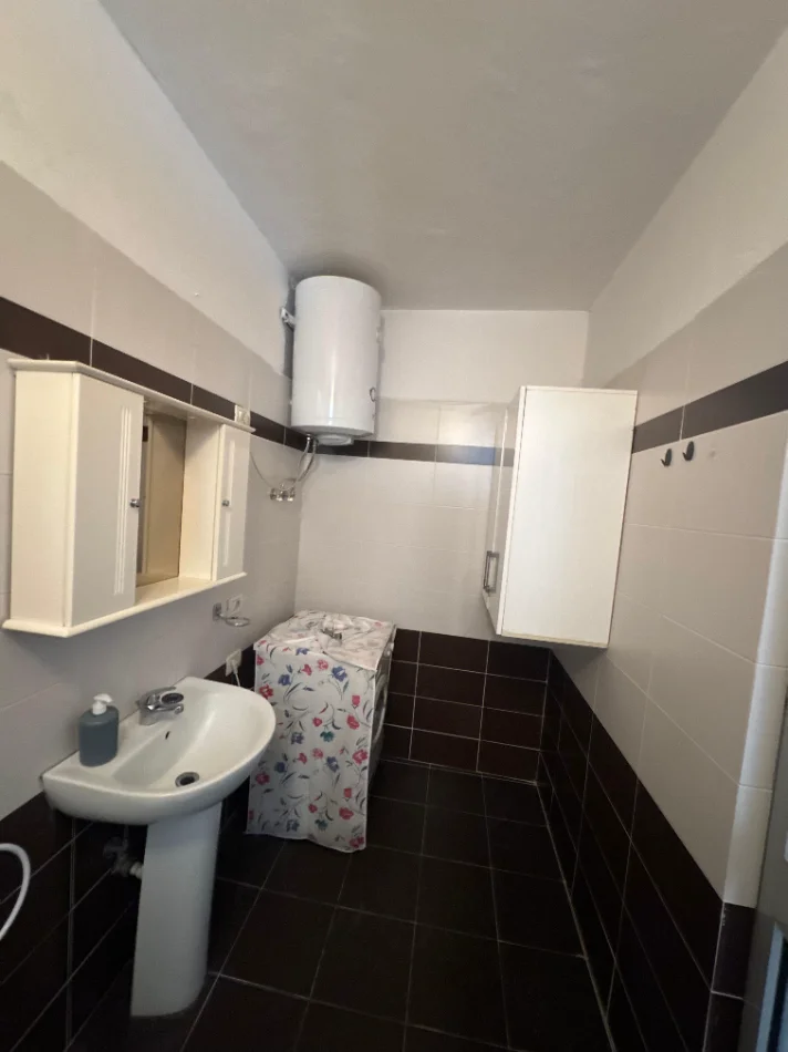 Tirane, shitet apartament 2+1+Aneks+Ballkon Kati 1, 93 m² 145.000 € 