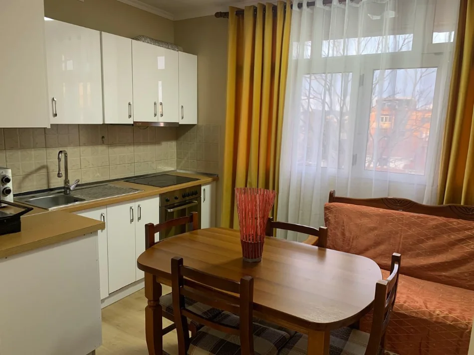 Tirane, jepet me qera 1+1 , 69 m2, kati 3, 45000 Leke(Rr. Kongresi i Manastirit)