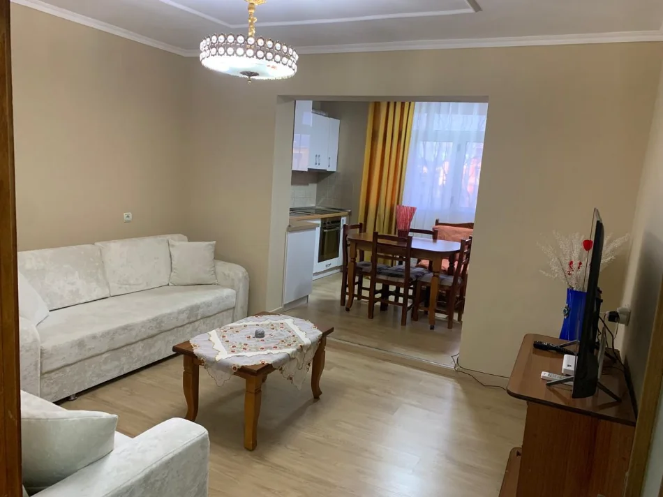 Tirane, jepet me qera 1+1 , 69 m2, kati 3, 45000 Leke(Rr. Kongresi i Manastirit)