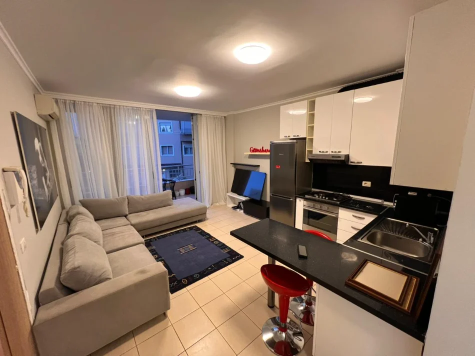 Tirane, jepet me qera apartament 1+1+Post Parkimi, Kati 1, 67 m² 800 € (Liqeni i Thate)