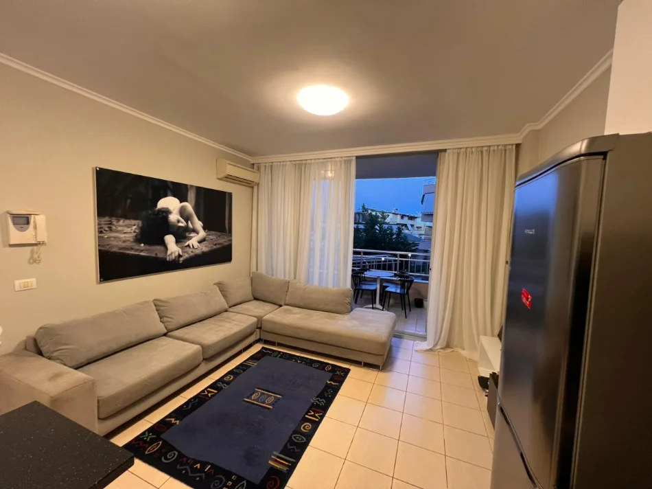 Tirane, jepet me qera apartament 1+1+Post Parkimi, Kati 1, 67 m² 800 € (Liqeni i Thate)