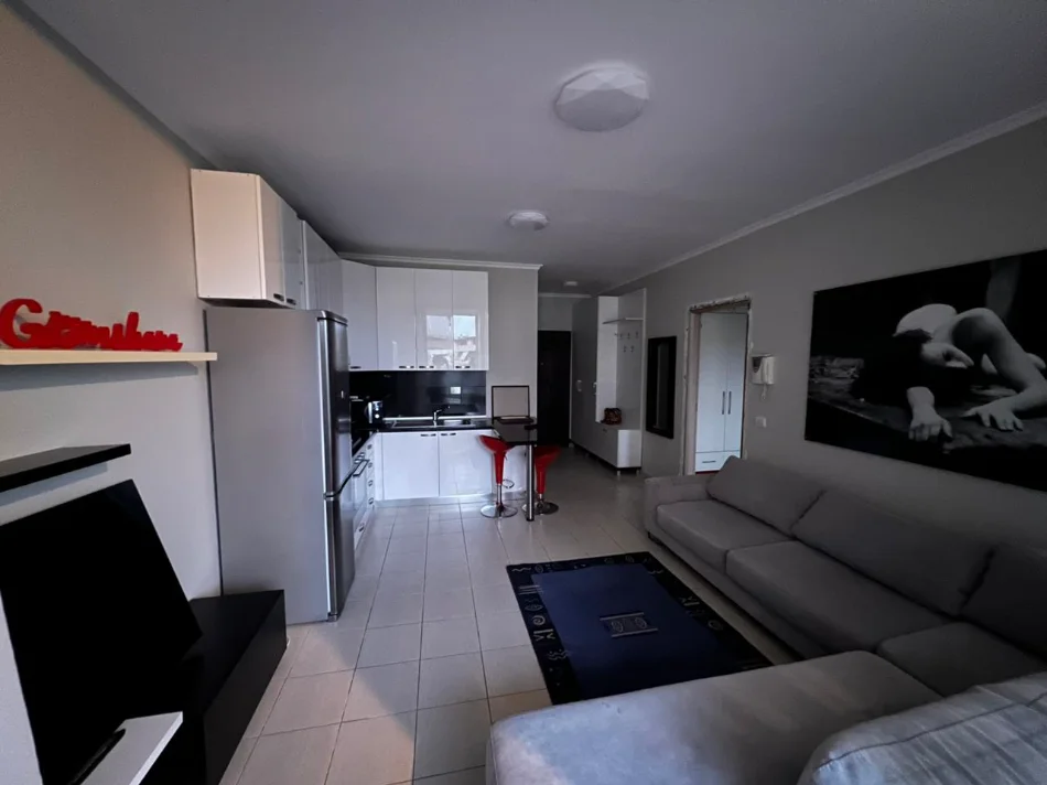 Tirane, jepet me qera apartament 1+1+Post Parkimi, Kati 1, 67 m² 800 € (Liqeni i Thate)