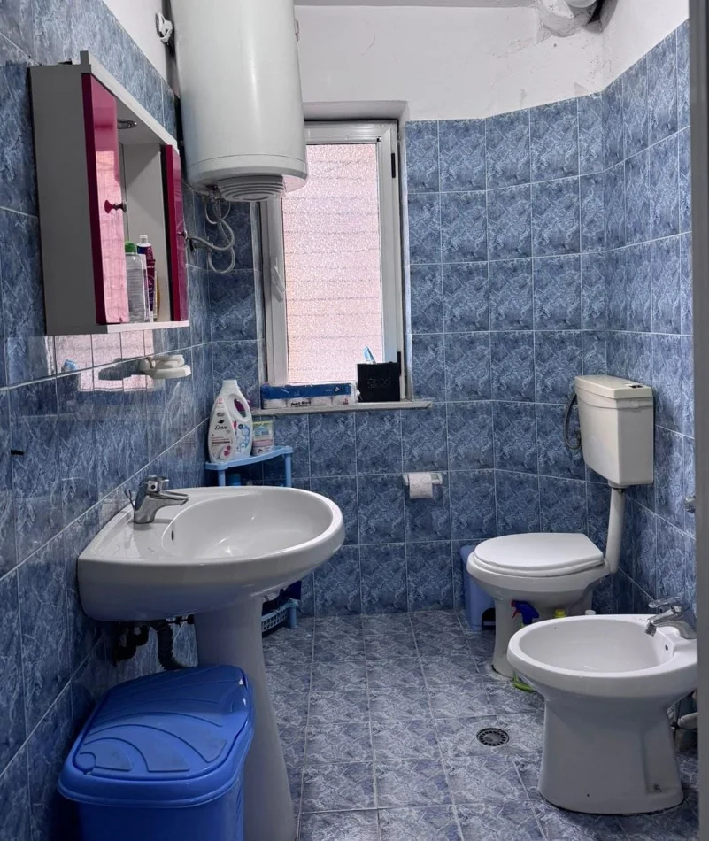 Tirane, jepet me qera apartament 1+1 Kati 3, 60 m² 420 € (Zogu i Zi)