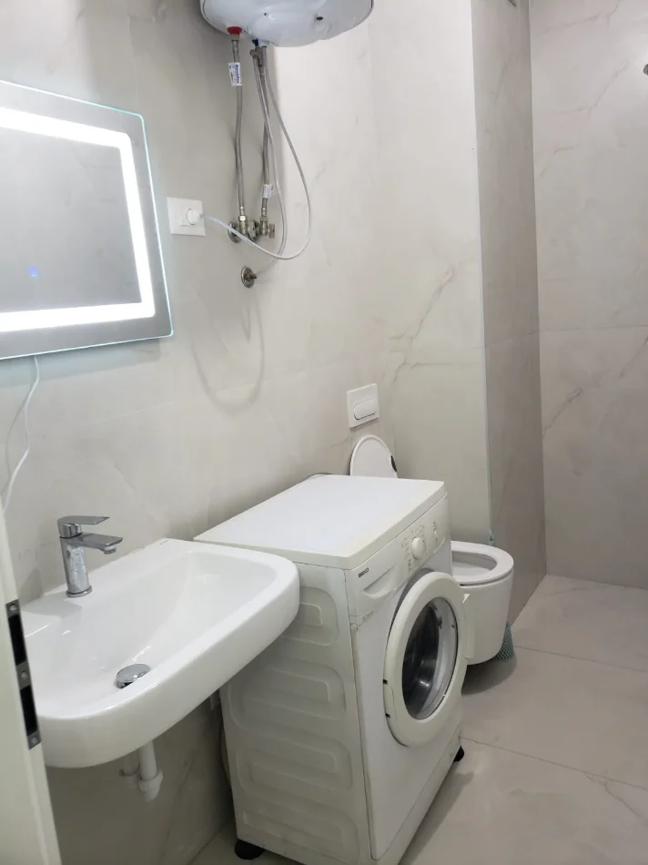 Tirane, jepet me qera apartament 1+1 Kati 2, (Ali Demi)