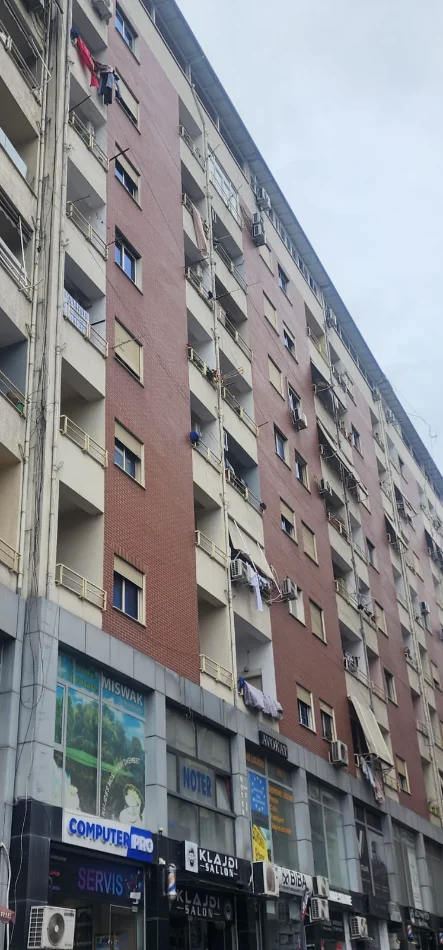 Tirane, shes apartament 2+1+Ballkon Kati 4, 
