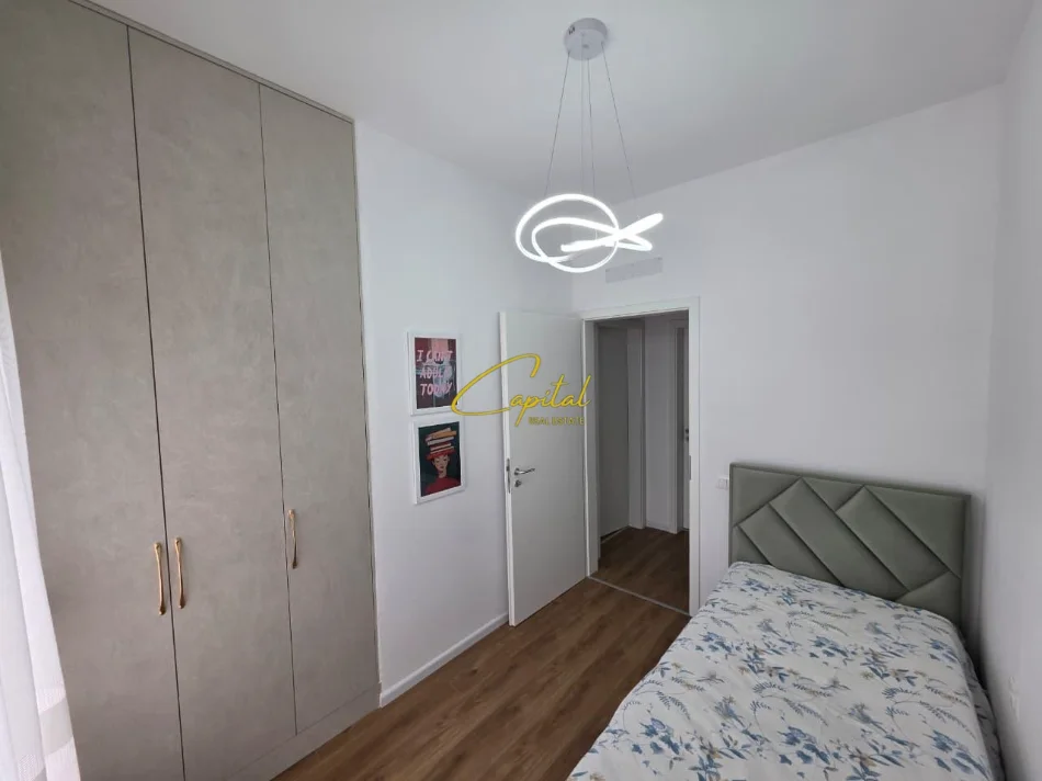 Tirane, jepet me qera apartament 2+1 Kati 8, 75 m² 520 € (ALI DEMI)