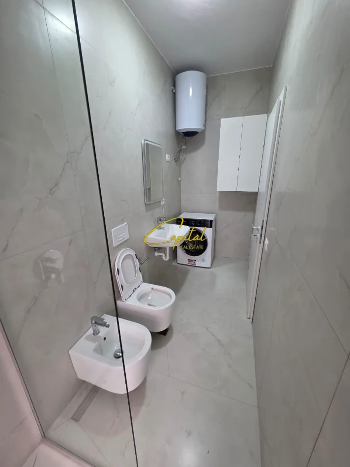 Tirane, jepet me qera apartament 2+1 Kati 8, 75 m² 520 € (ALI DEMI)