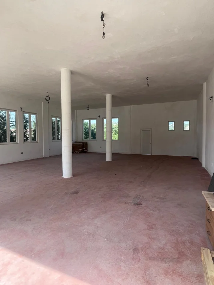 Tirane, jepet me qera ambjent biznesi Kati 0, 120 m² (Peze-Helmes,Tirane)