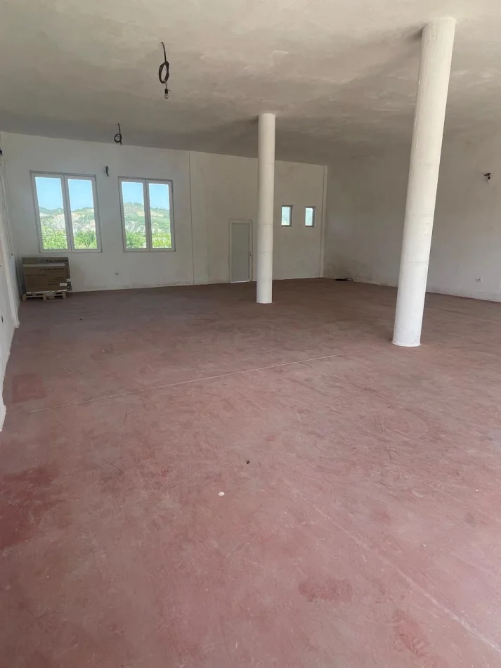 Tirane, jepet me qera ambjent biznesi Kati 0, 120 m² (Peze-Helmes,Tirane)