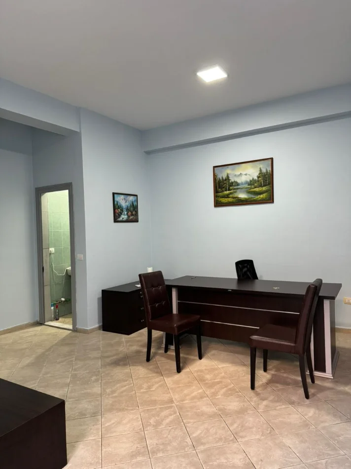 Tirane, jepet me qera ambjent biznesi Kati 0, 35 m² 400 € (Don Bosko)