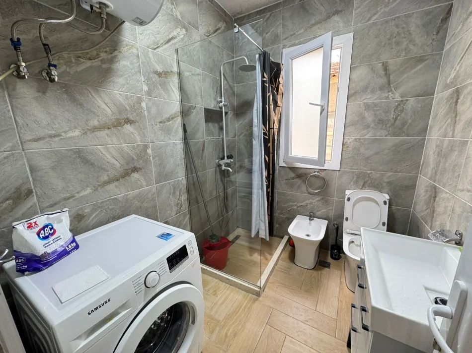 Tirane, jepet me qera apartament 2+1 Kati 2, 100 m² (rruga frosina plaku)