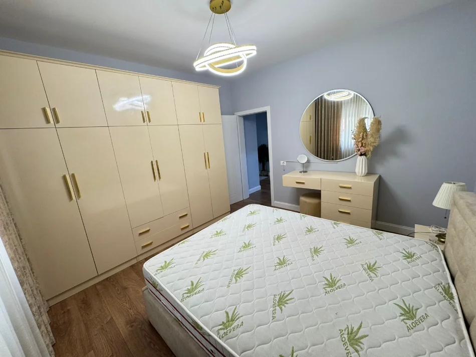 Tirane, jepet me qera apartament 2+1 Kati 2, 100 m² (rruga frosina plaku)